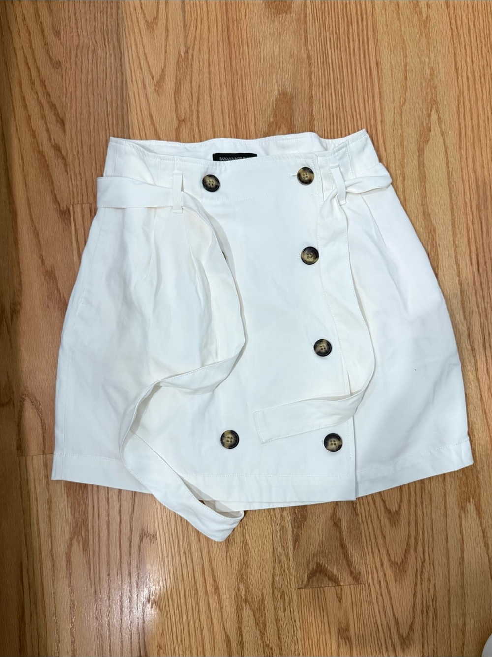 High-Waist White Button-Front Skirt with Tie Belt
